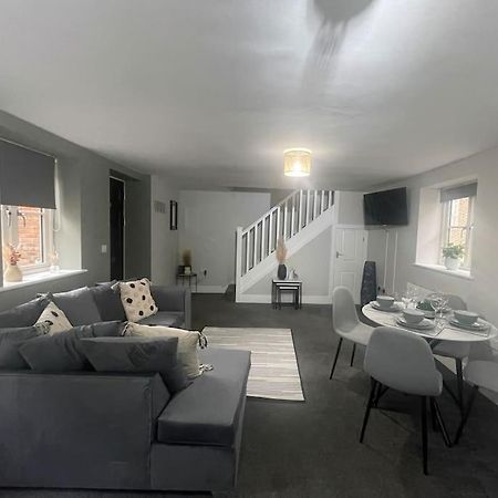 Cedar House - 2 Bed House With Free Parking In Town Centre! By Shortstays4U คิงส์ลินน์ ภายนอก รูปภาพ
