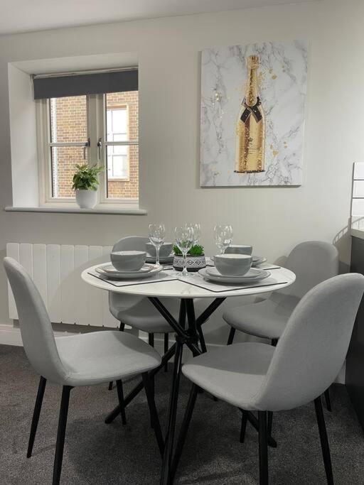 Cedar House - 2 Bed House With Free Parking In Town Centre! By Shortstays4U คิงส์ลินน์ ภายนอก รูปภาพ