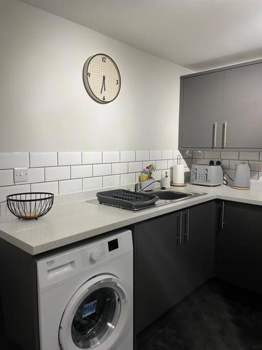 Cedar House - 2 Bed House With Free Parking In Town Centre! By Shortstays4U คิงส์ลินน์ ภายนอก รูปภาพ