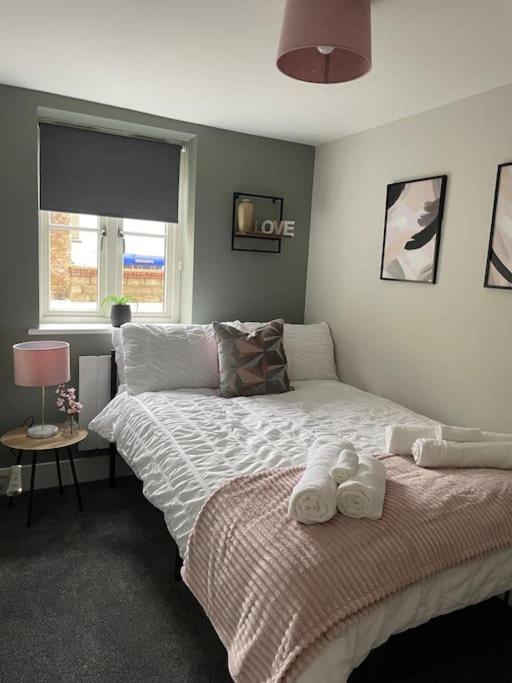 Cedar House - 2 Bed House With Free Parking In Town Centre! By Shortstays4U คิงส์ลินน์ ภายนอก รูปภาพ